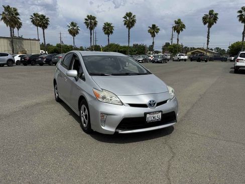 Used 2015 Toyota Prius Two FWD image 3