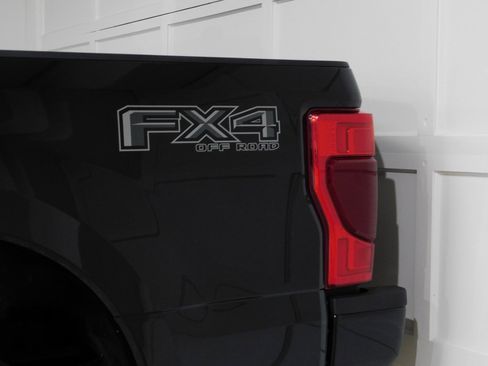 Used 2022 Ford F250 Lariat w/ Black Appearance Pkg image 24