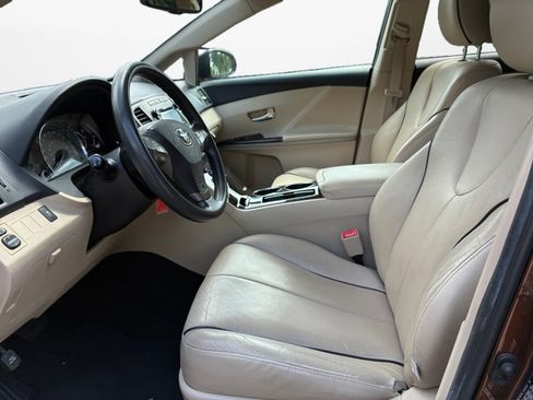 Used 2012 Toyota Venza LE FWD image 11