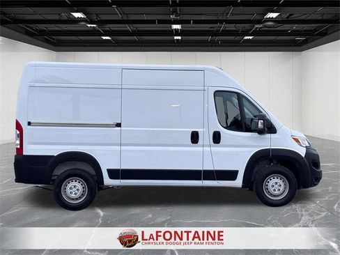 Used 2025 RAM ProMaster 2500 w/ Convenience Group image 6