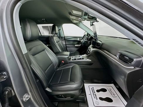 Certified 2022 Ford Explorer XLT w/ Equipment Group 202A image 36