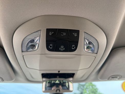 Used 2024 Chrysler Pacifica Touring-L FWD image 36