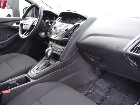 Used 2018 Ford Focus SE w/ Cold Weather Package image 11