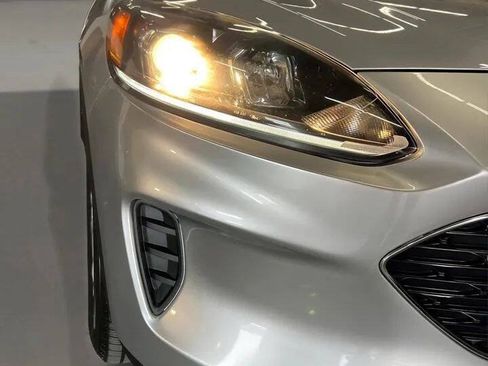Used 2020 Ford Escape SE FWD image 9