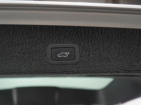 Used 2016 Volvo XC70 T5 Premier w/ Protection Package image 18