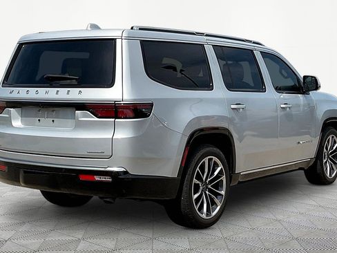 Used 2022 Jeep Wagoneer Series III w/ Premium Group I AWD/4WD image 6