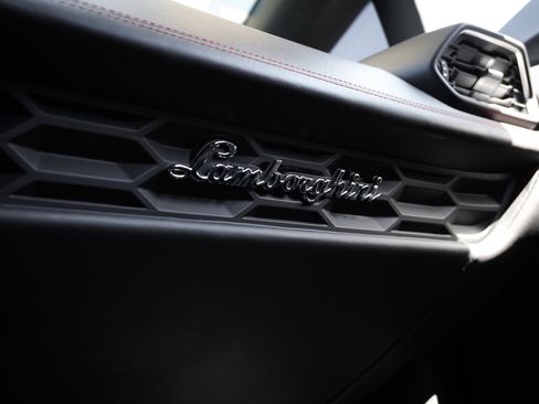 Used 2015 Lamborghini Huracan LP 610-4 AWD/4WD image 28