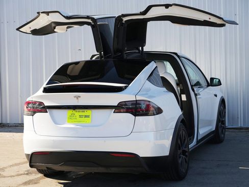 Used 2022 Tesla Model X image 55