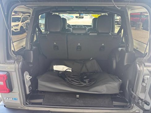 Used 2023 Jeep Wrangler Unlimited Sahara w/ Cold Weather Group AWD/4WD image 3