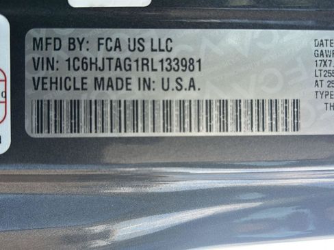 Used 2024 Jeep Gladiator Sport AWD/4WD image 34
