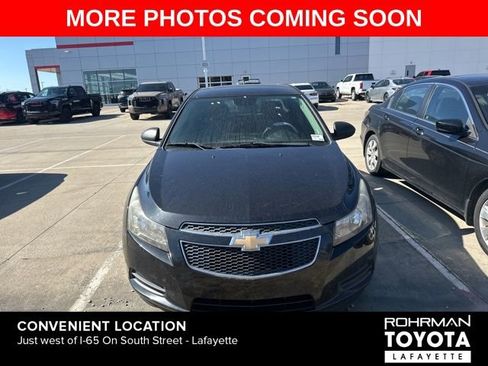 Used 2013 Chevrolet Cruze LS image 2