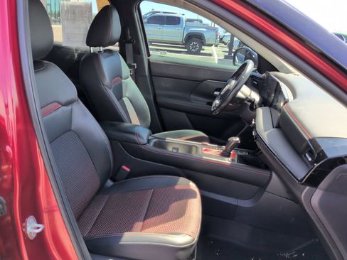 Used 2025 Nissan Kicks SR AWD/4WD image 7