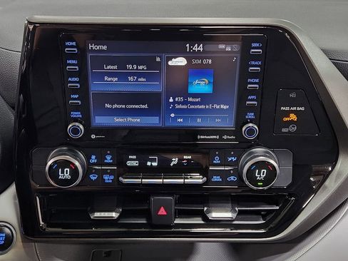 Used 2021 Toyota Highlander LE image 37