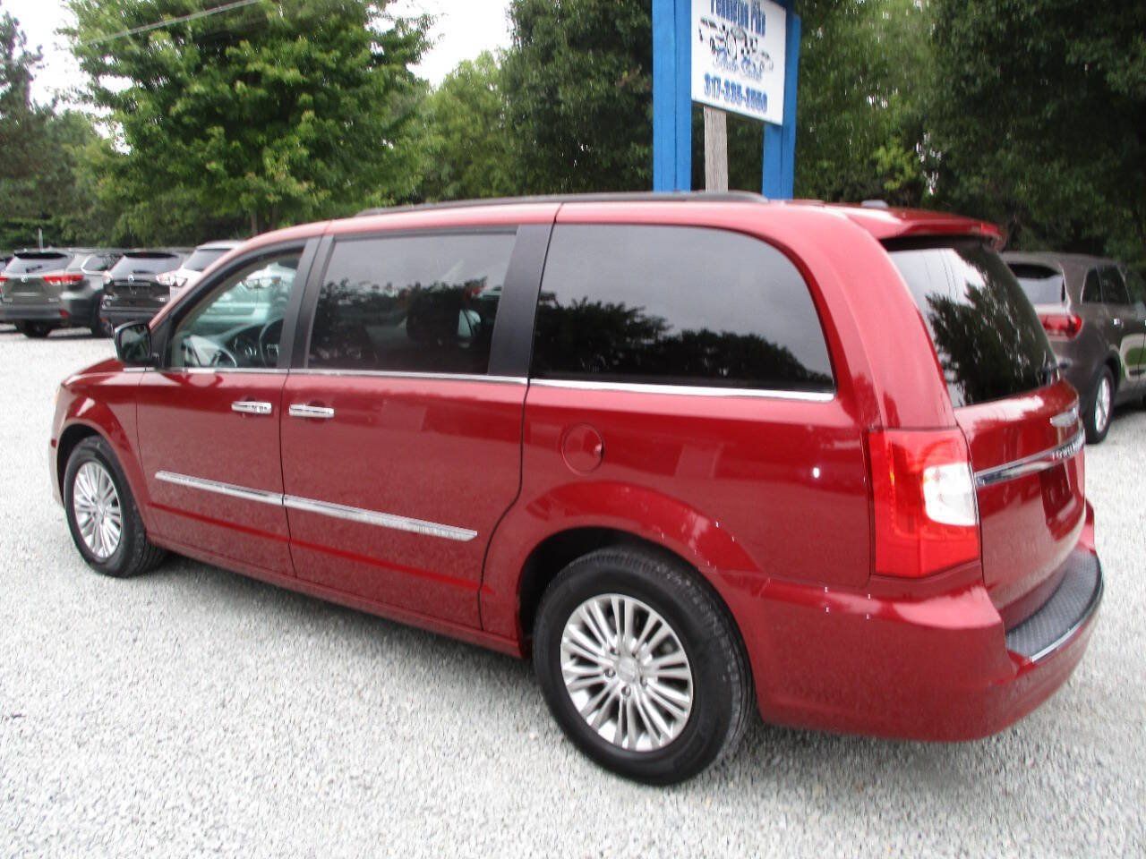 Used 2015 Chrysler Town & Country Touring-L w/ Driver Convenience Group FWD image 3
