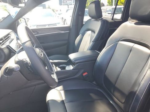 Used 2024 Jeep Grand Cherokee Limited AWD/4WD image 18