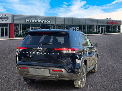 New 2025 Nissan Pathfinder SV image 3