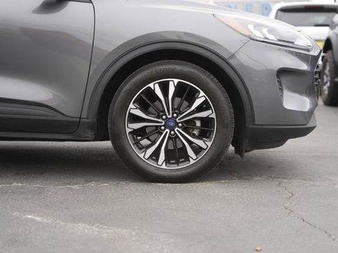 Used 2022 Ford Escape SE w/ SE Sport Appearance Package image 4