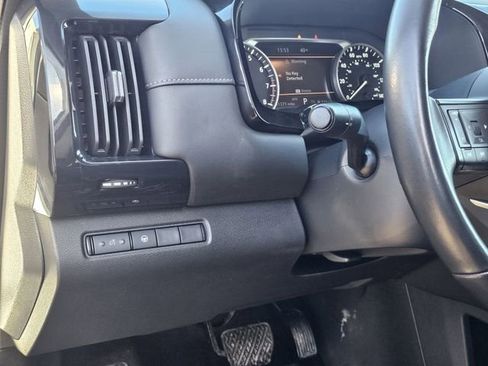 Used 2024 Nissan Pathfinder SV image 19