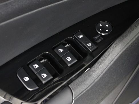 Used 2025 Kia Sportage EX FWD image 22