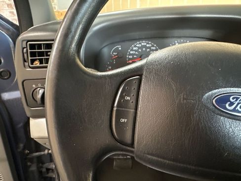 Used 2004 Ford F250 XLT image 12