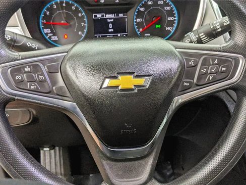 Used 2019 Chevrolet Equinox LS w/ LS Convenience Package FWD image 17