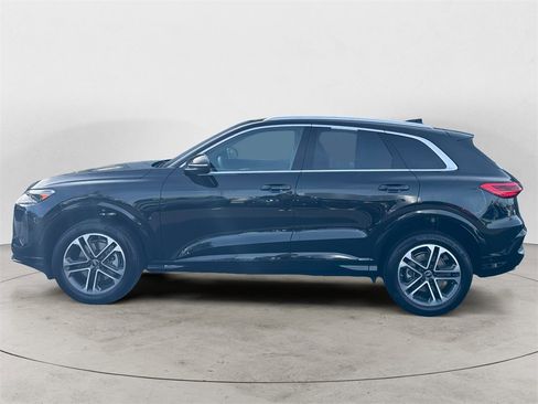 Used 2025 Audi Q5 Premium w/ Convenience Package image 4