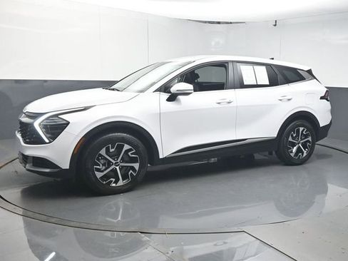 Used 2025 Kia Sportage EX FWD image 4