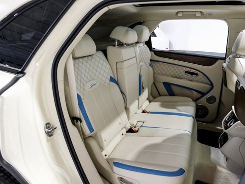 Used 2023 Bentley Bentayga Speed image 35