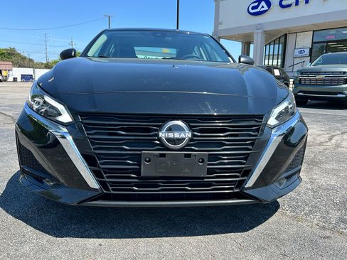 Used 2025 Nissan Altima 2.5 SV image 2