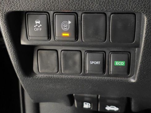 Used 2017 Nissan Rogue S image 32