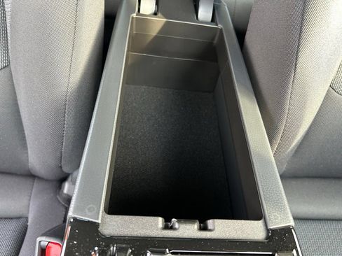 Used 2025 Toyota Prius LE FWD image 43