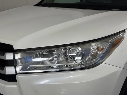 Used 2017 Toyota Highlander XLE FWD image 12