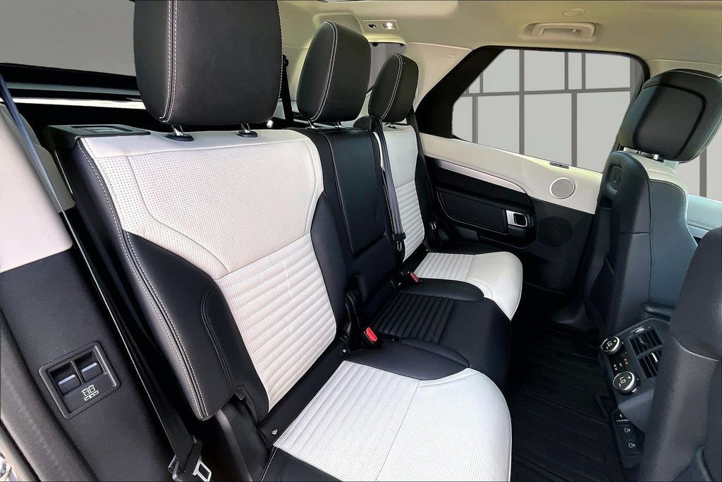 Certified 2026 Land Rover Discovery Limited Edition AWD/4WD image 27