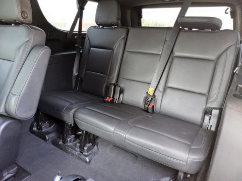 Used 2024 Chevrolet Suburban LT RWD image 2