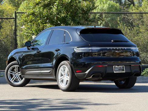 Certified 2024 Porsche Macan AWD/4WD image 3