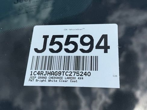 New 2026 Jeep Grand Cherokee Laredo w/ Trailer Tow Package AWD/4WD image 32