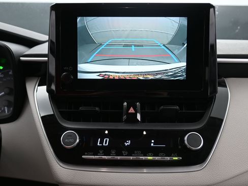 Used 2024 Toyota Corolla LE FWD image 17