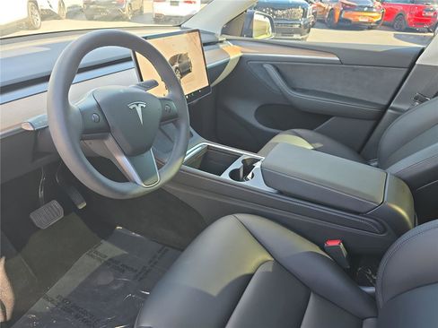 Used 2024 Tesla Model Y Long Range image 16