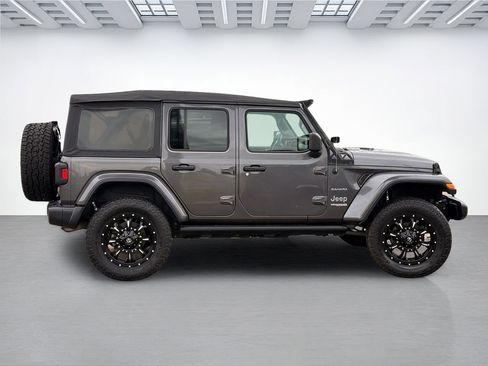 Used 2018 Jeep Wrangler Unlimited Sahara AWD/4WD image 7