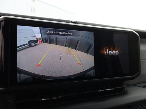 Used 2024 Jeep Wrangler Unlimited Sahara image 33