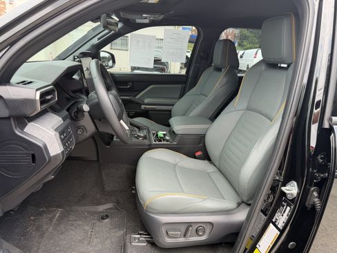 Used 2025 Toyota 4Runner Trailhunter AWD/4WD image 14