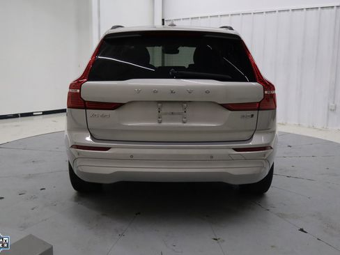 Used 2022 Volvo XC60 B5 Momentum image 6