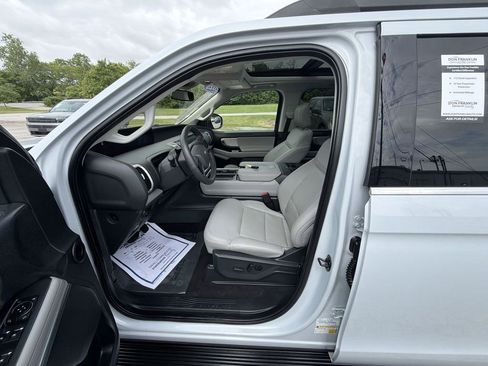 Used 2025 Ford Expedition Max Active AWD/4WD image 11