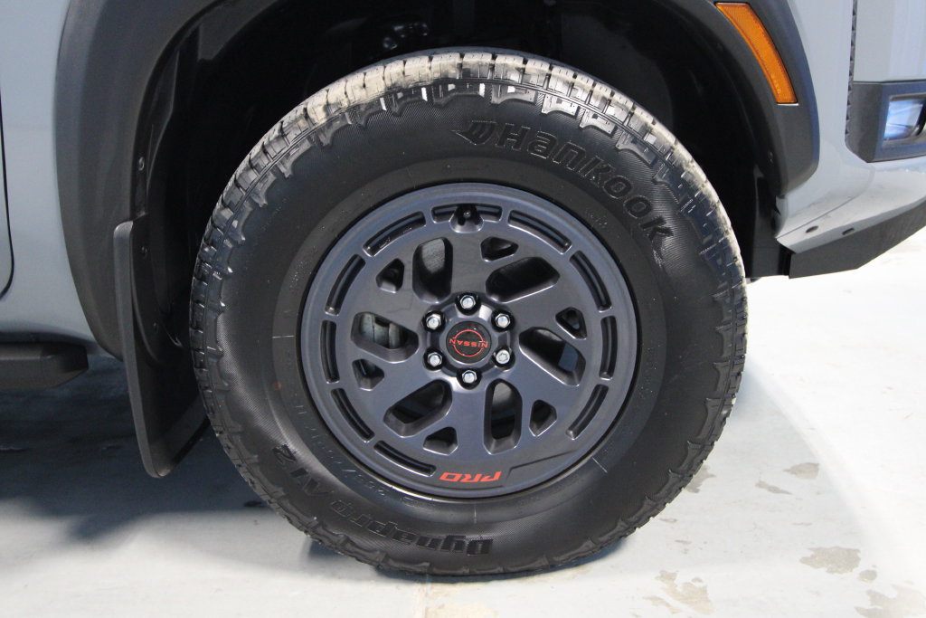 Used 2025 Nissan Frontier PRO-4X AWD/4WD image 31