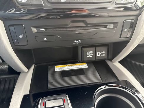 Used 2019 Honda Pilot Touring image 36