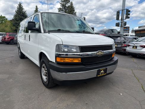 Used 2018 Chevrolet Express 3500 LT w/ LT Preferred Equipment Group RWD image 11