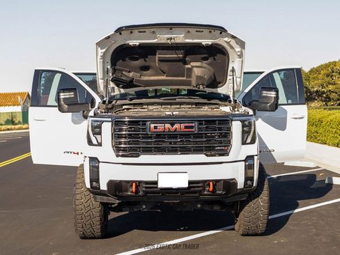 Used 2024 GMC Sierra 2500 AT4 w/ AT4 Premium Plus Package image 17