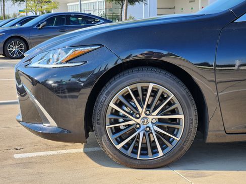 New 2025 Lexus ES 300h w/ Premium Package image 9