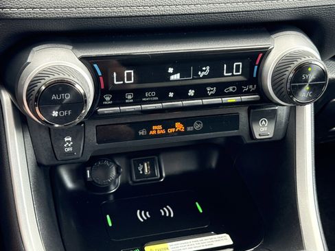 Used 2024 Toyota RAV4 XLE image 27