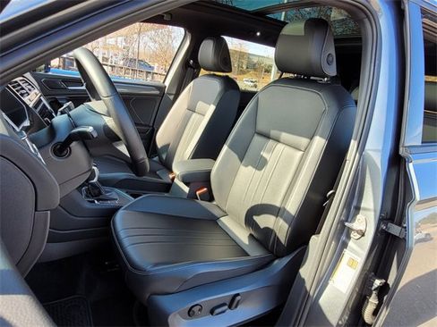 Used 2024 Volkswagen Tiguan SE R-Line image 8